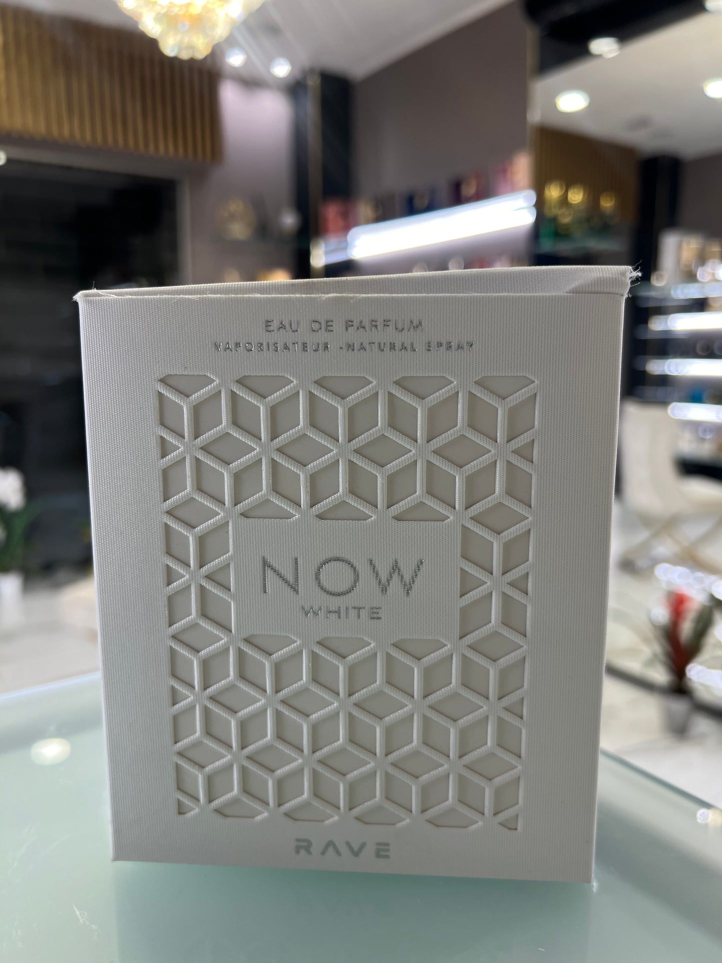 Now White di RAVE unisex