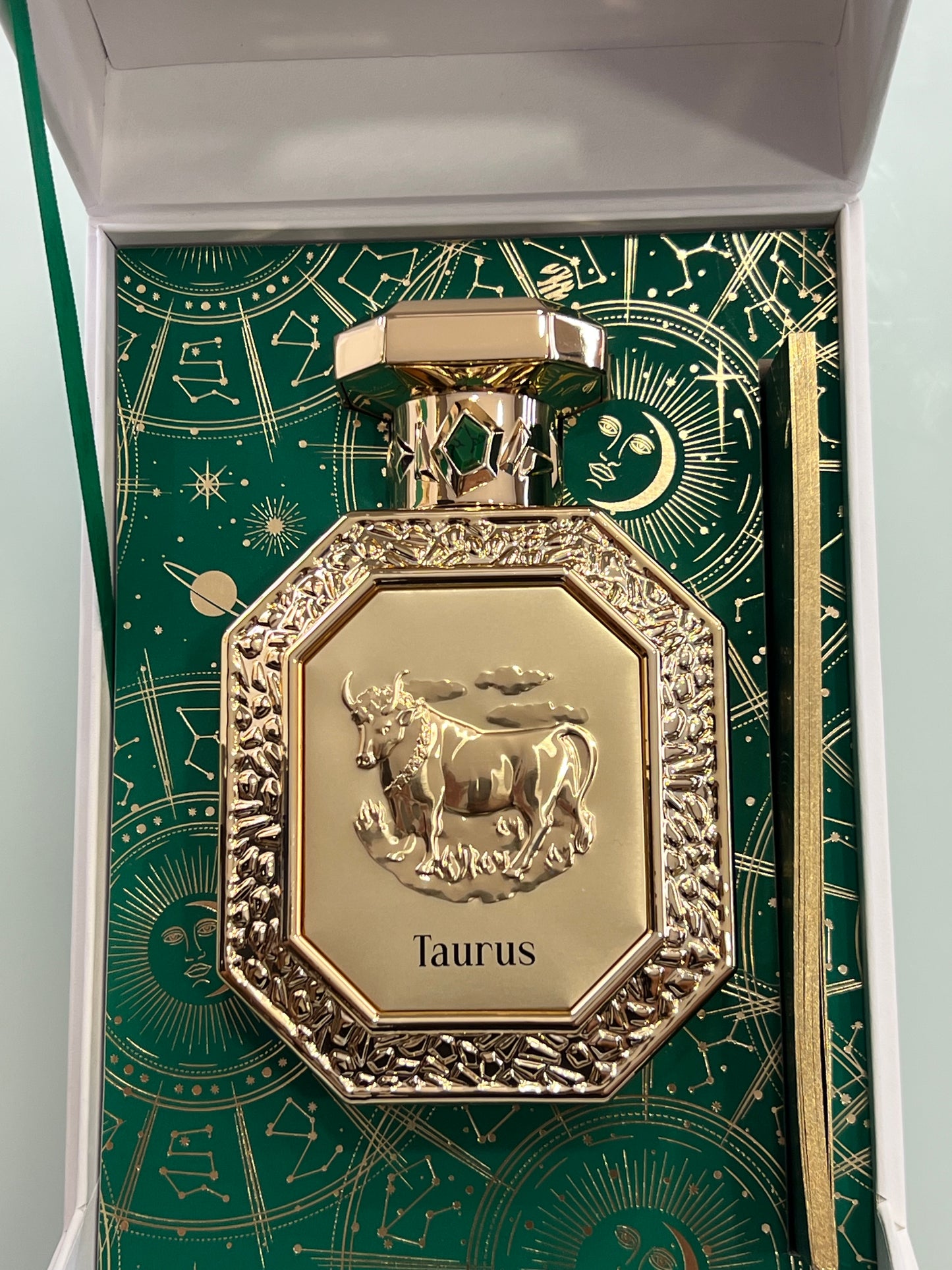 Taurus di French Avenue unisex