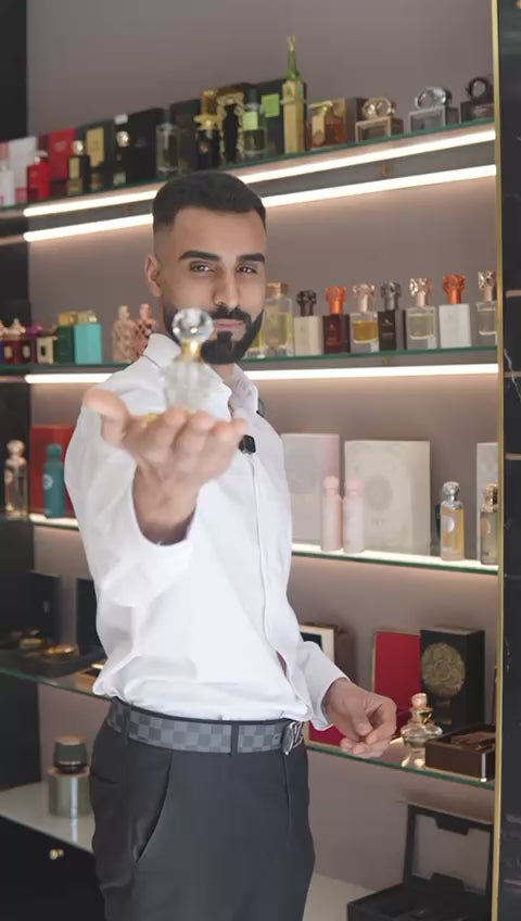 L'oro liquido della profumeria araba 
Attar Gold è un concentrato puro di Oud spezie e patchouli - unisex